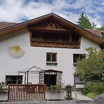 아파트 Krumm Und Schief Appartments Brunau