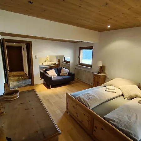 Krumm Und Schief Appartments Apartment